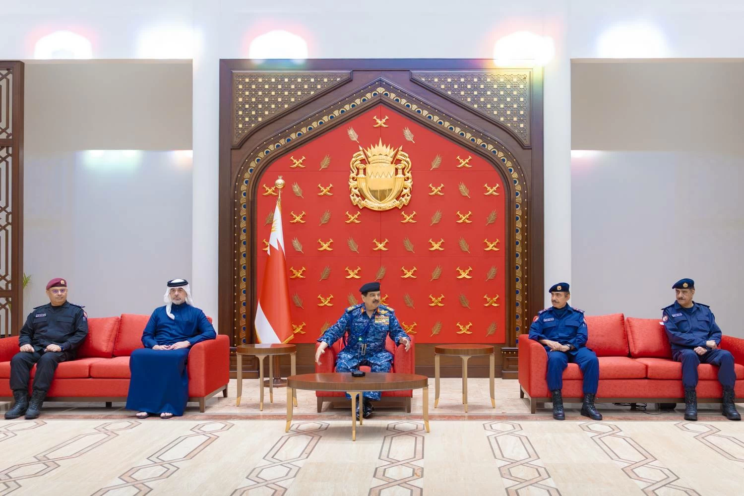 الملك القائد الأعلى للقوات المسلحة يتفضل بزيارة إلى وزارة الداخلية