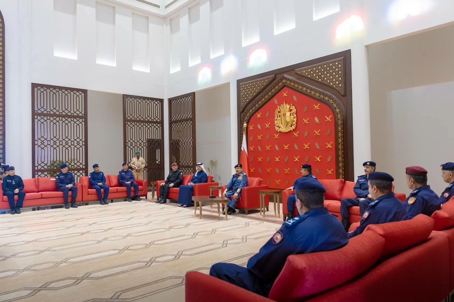 الملك القائد الأعلى للقوات المسلحة يتفضل بزيارة إلى وزارة الداخلية