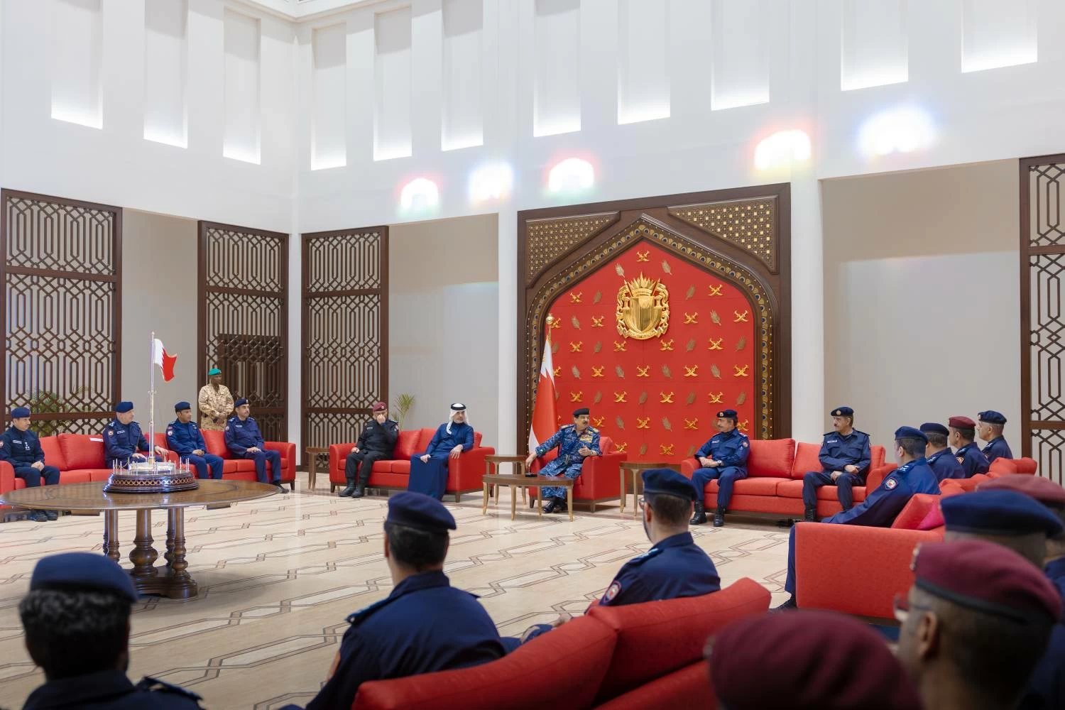 الملك القائد الأعلى للقوات المسلحة يتفضل بزيارة إلى وزارة الداخلية