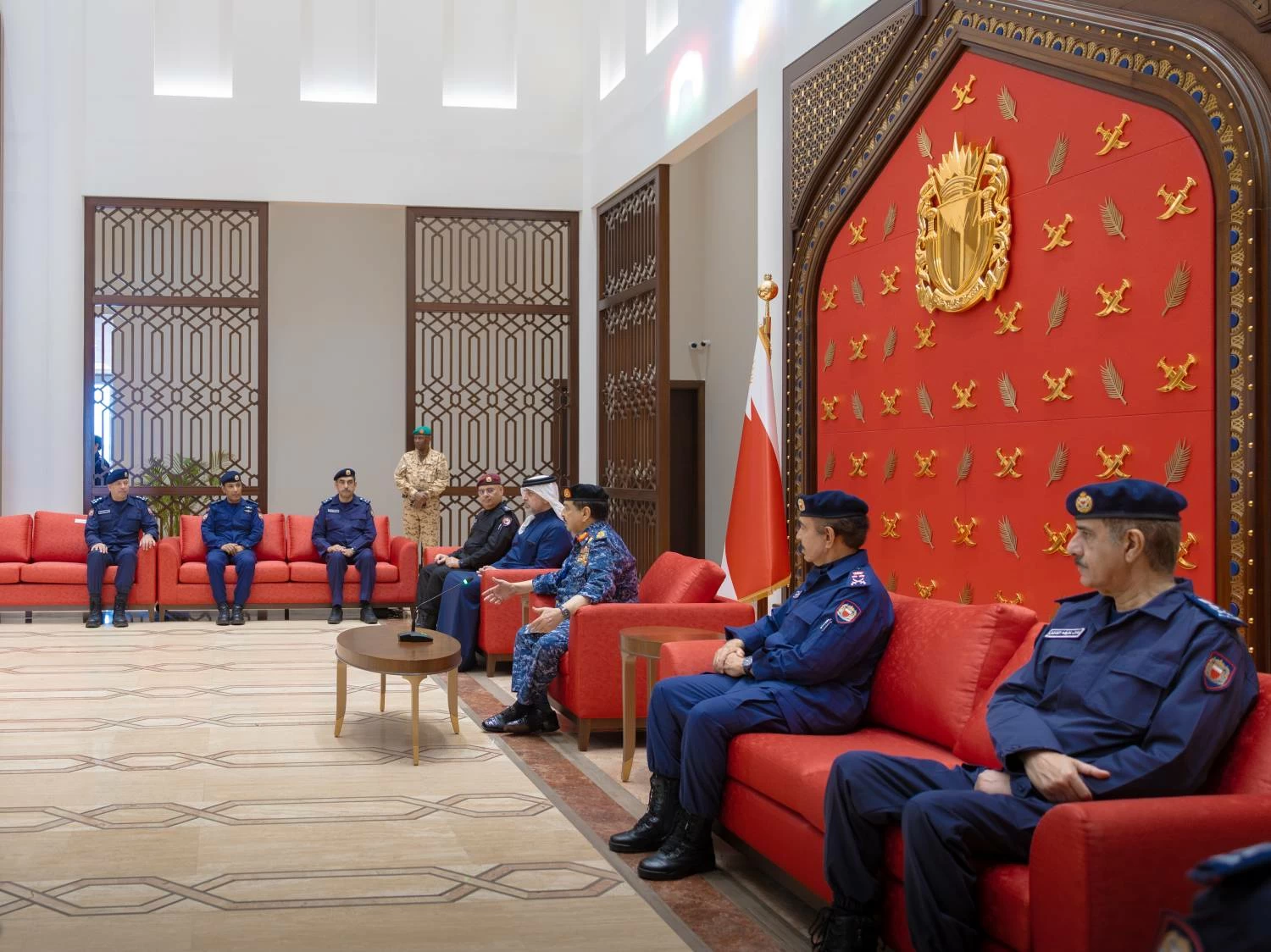 الملك القائد الأعلى للقوات المسلحة يتفضل بزيارة إلى وزارة الداخلية