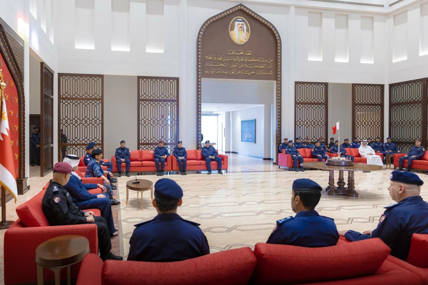 الملك القائد الأعلى للقوات المسلحة يتفضل بزيارة إلى وزارة الداخلية