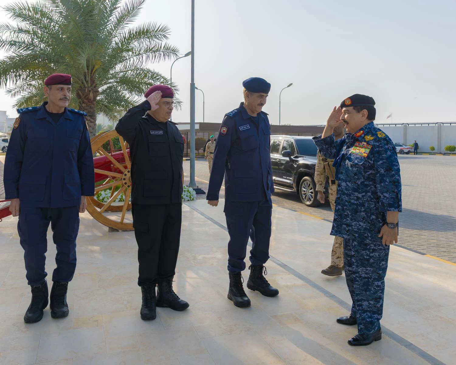 الملك القائد الأعلى للقوات المسلحة يتفضل بزيارة إلى وزارة الداخلية