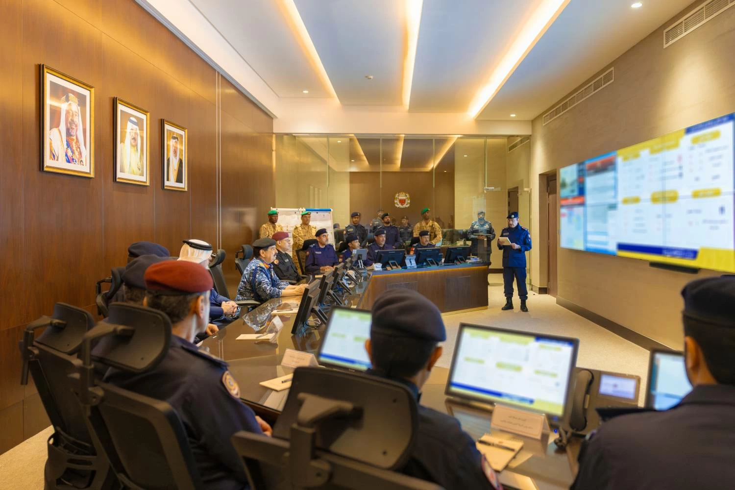 الملك القائد الأعلى للقوات المسلحة يتفضل بزيارة إلى وزارة الداخلية