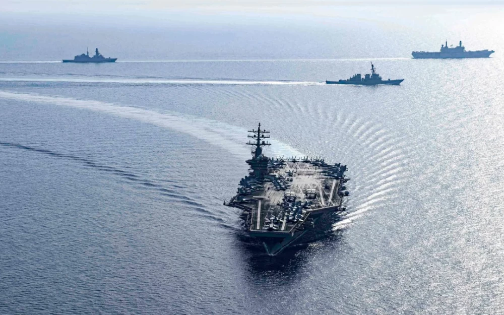 &laquo;وول ستريت جورنال&raquo;: قوات من مشاة البحرية وسفن حربية أمريكية بطريقها لفك حصار مضيق هرمز