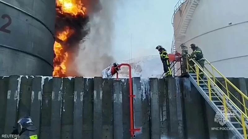 موسكو: مسيرات أوكرانية تصيب مصفاة نفط رئيسية وميناء مهما