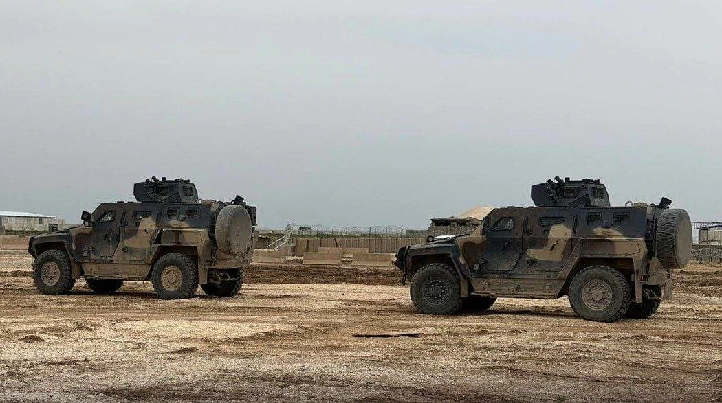 الجيش السوري يتسلّم قاعدة بريف الحسكة بعد انسحاب قوات التحالف منها