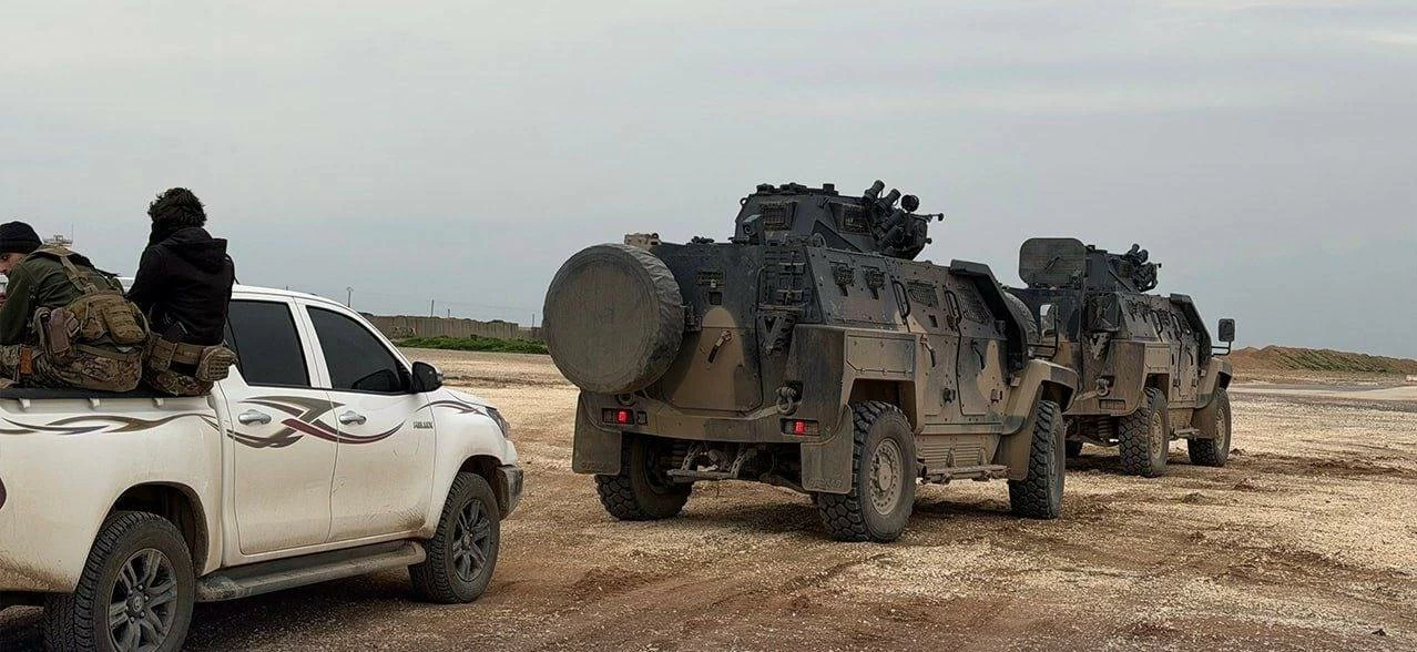 الجيش السوري يتسلّم قاعدة بريف الحسكة بعد انسحاب قوات التحالف منها