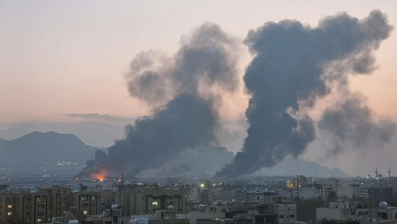 الجيش الإسرائيلي: مقتل مسؤولين بارزين في استخبارات مقر &laquo;خاتم الأنبياء&raquo; في طهران