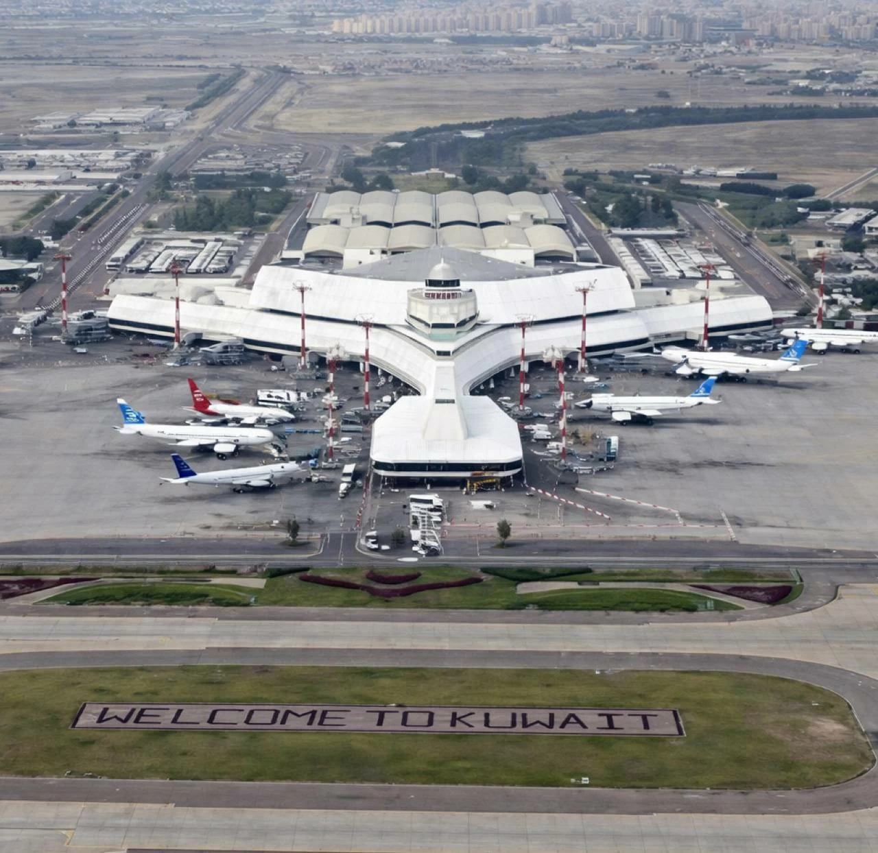 تعرّض مطار الكويت لاستهداف من قبل طائرات مسيّرة دون تسجيل إصابات بشرية