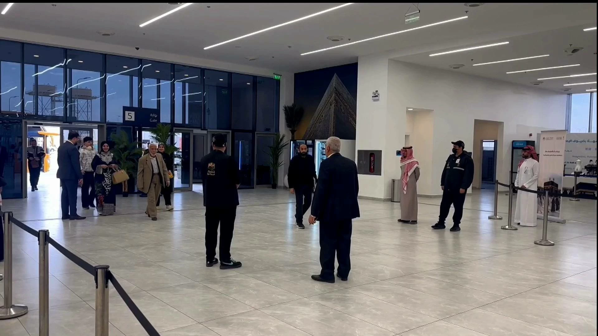 بالتنسيق مع السعودية.. العراق يطلق جسراً جوياً لإجلاء مواطنيه