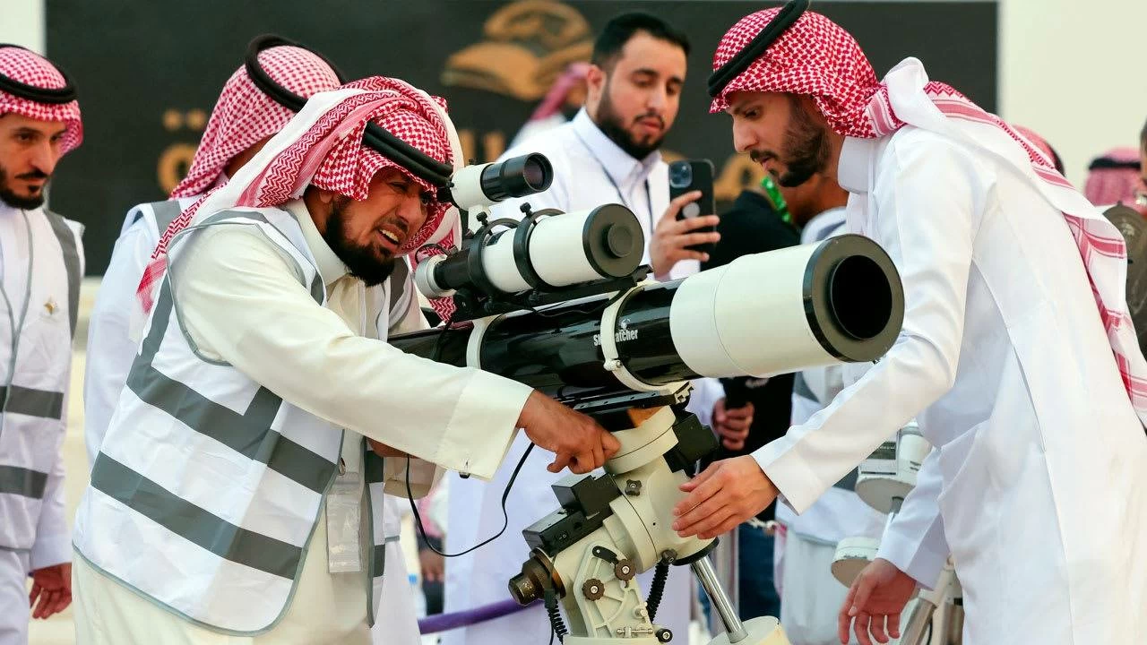 الفلكي عبدالله الخضيري: حسابياً عيد الفطر يوم الجمعة 20 مارس ورمضان 30 يوماً