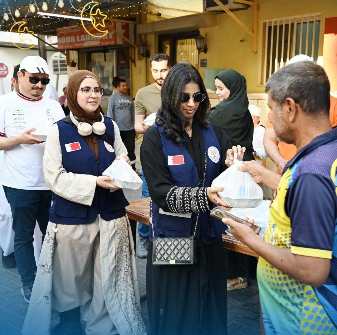 جامعة العلوم التطبيقية تنظم مبادرتين لتوزيع وجبات إفطار صائم