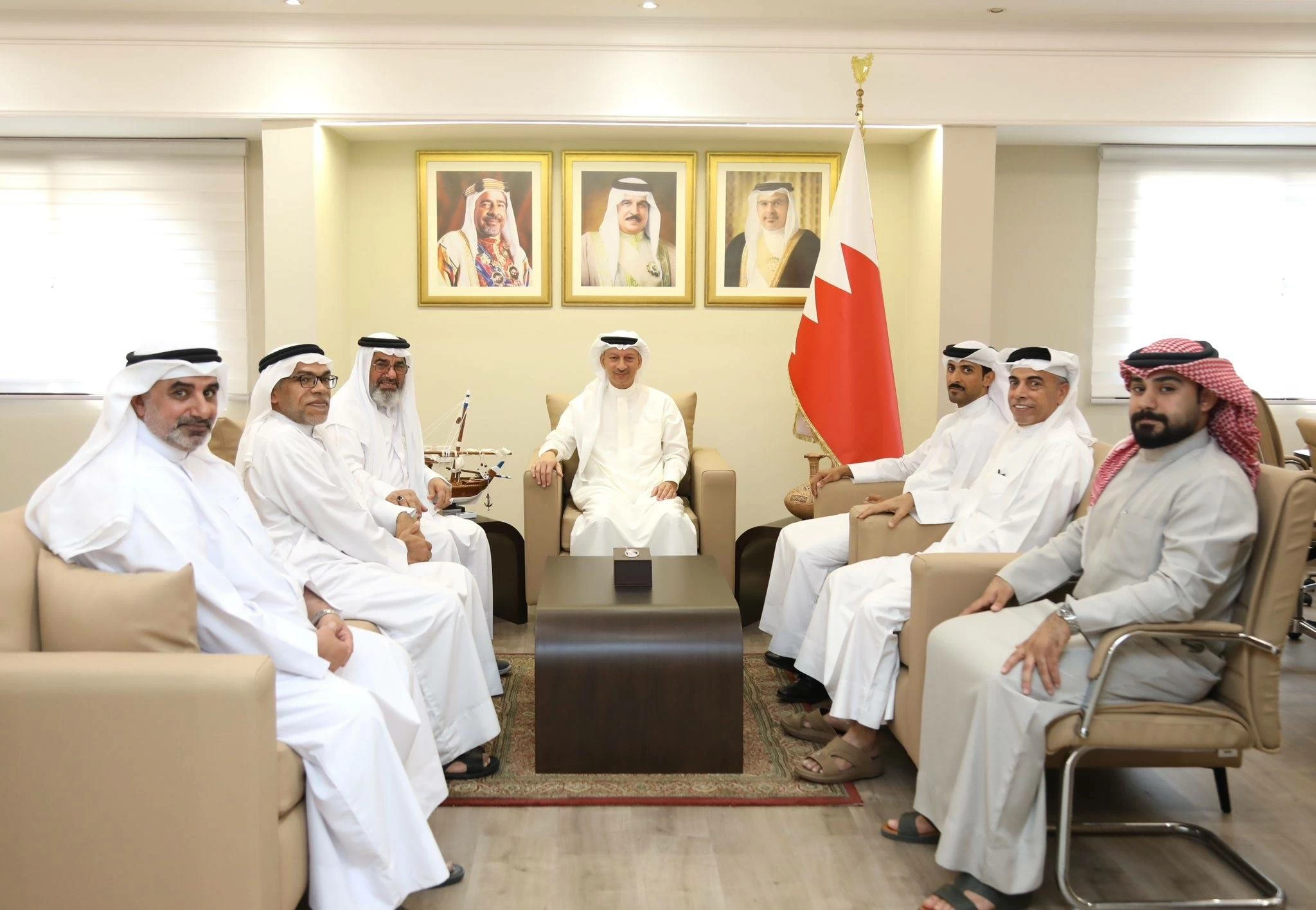البحرين – محافظ الشمالية يستقبل رئيس مركز تمكين شباب المرخ