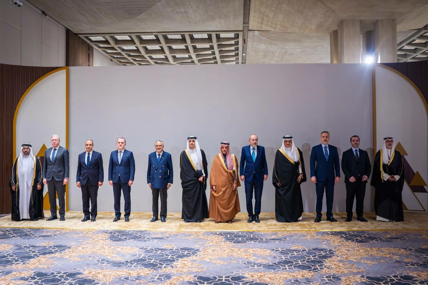 البحرين – وزير الخارجية يشارك في الاجتماع الوزاري التشاوري بشأن الهجمات الإيرانية على دول “التعاون” الأردن وتركيا وأذربيجان