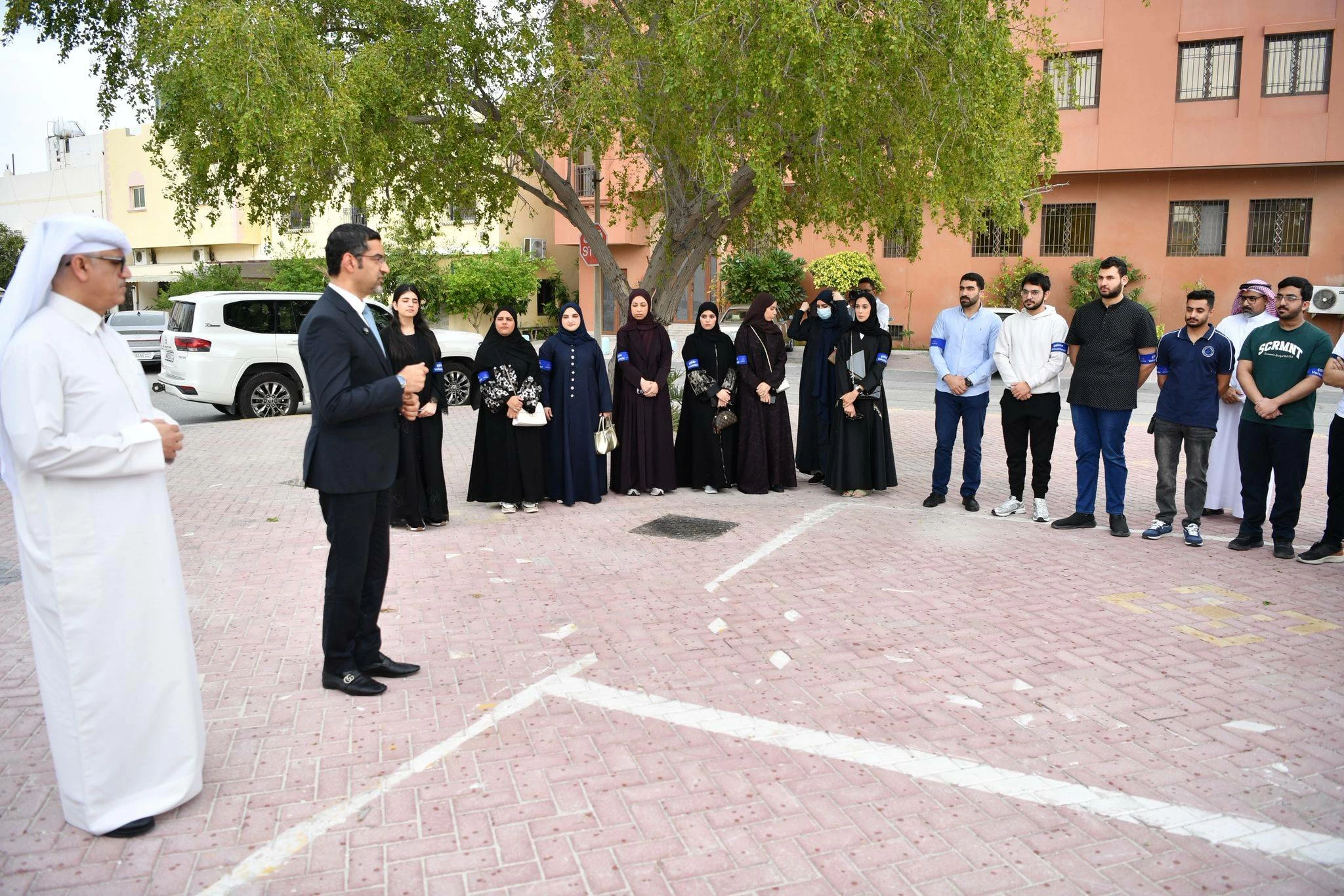 البحرين – وزير البلديات يشيد بجهود المتطوعين ضمن حملة «البحرين بخير».. دمتم أهلها.