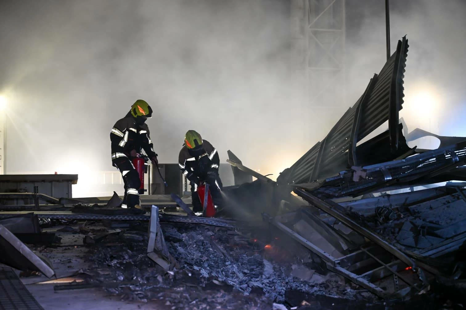 البحرين – «الداخلية»: الدفاع المدني يخمد حريقاً في منشأة تابعة لشركة