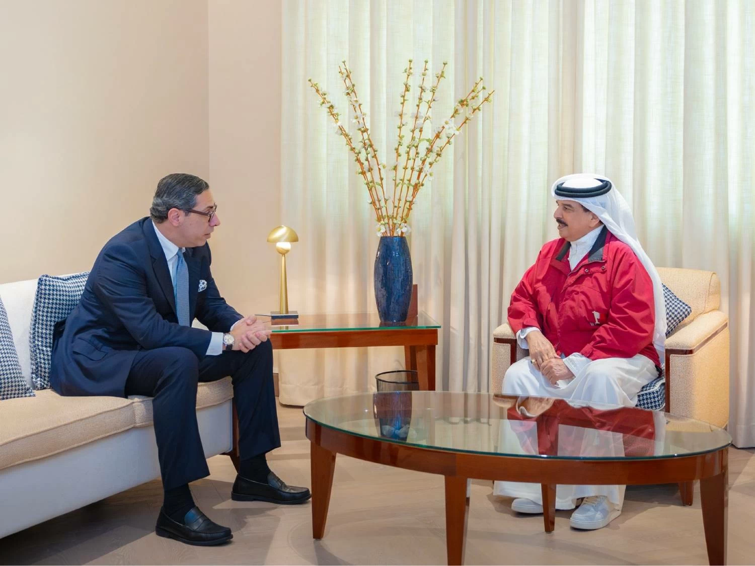 البحرين – الملك يستقبل وزير خارجية جمهورية قبرص