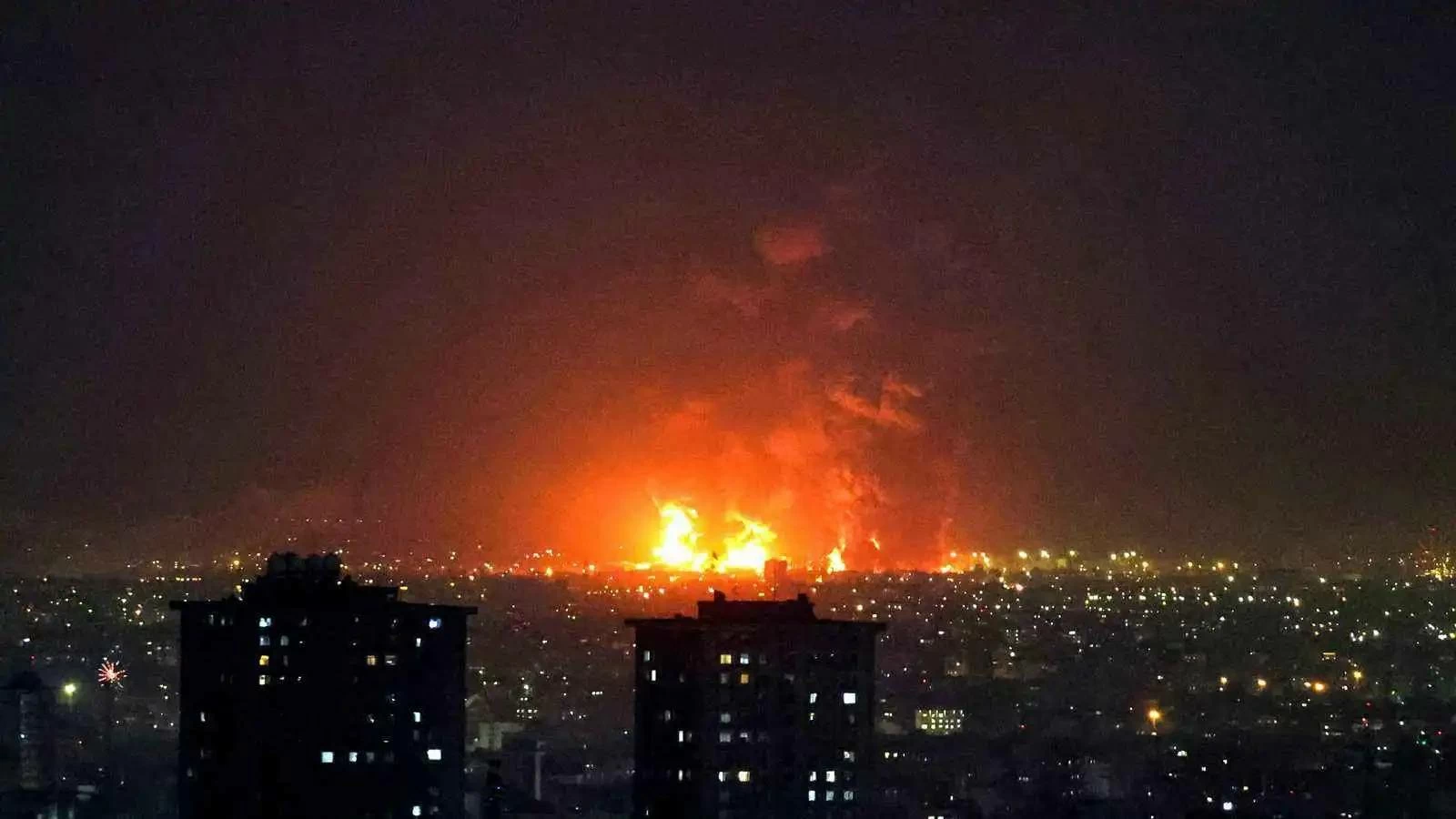 وسائل إعلام إيرانية: انفجارات عنيفة تهز عدة مناطق في طهران