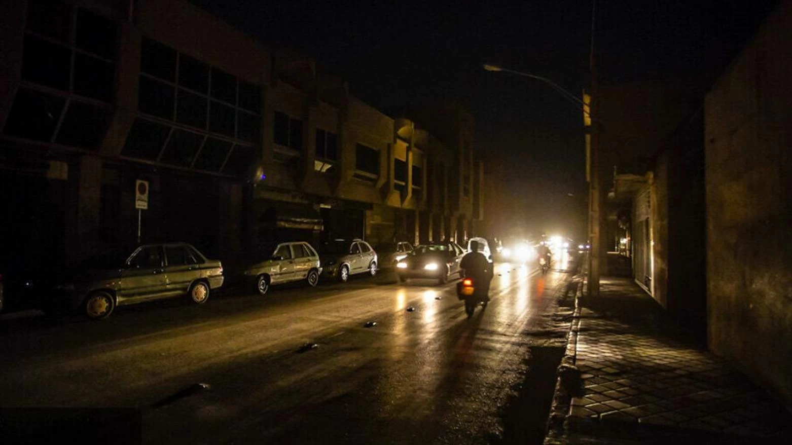 انقطاع واسع للتيار الكهربائي عن مُدن طهران وكرج إثر غارات جوية على إيران