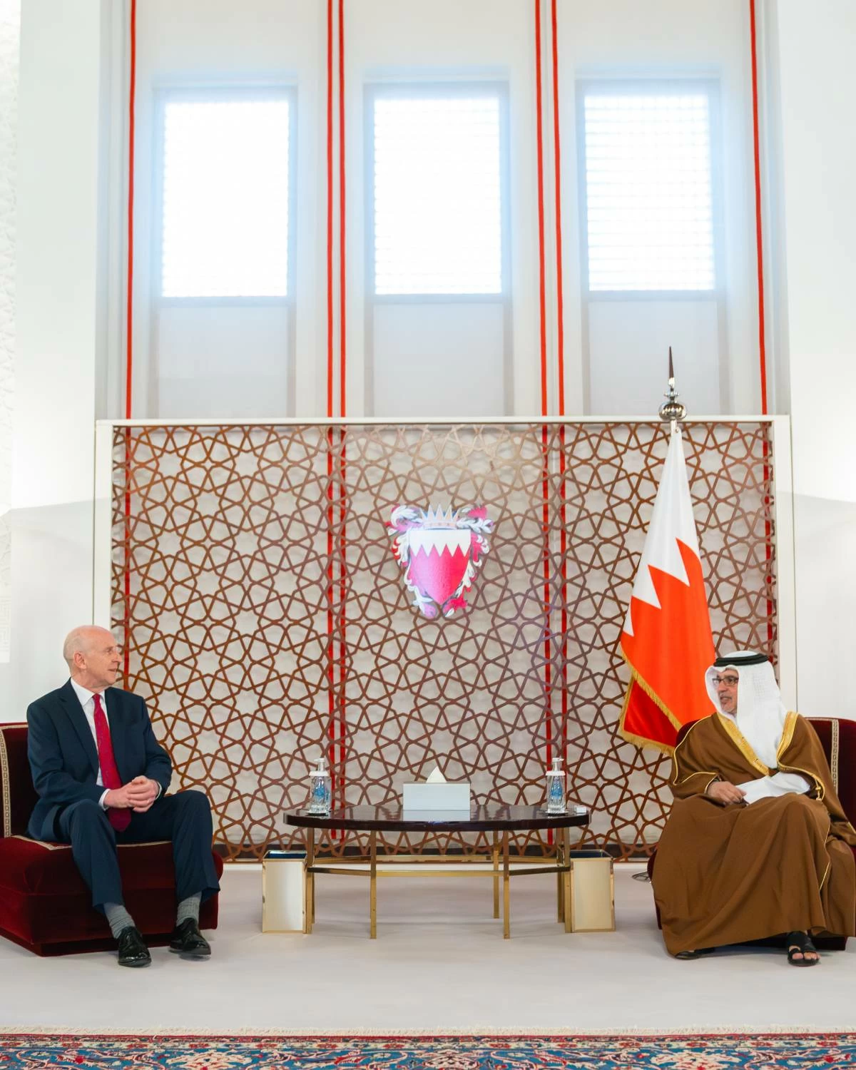 البحرين – ولي العهد نائب القائد الأعلى للقوات المسلحة ورئيس مجلس الوزراء يجتمع مع وزير الدفاع البريطاني