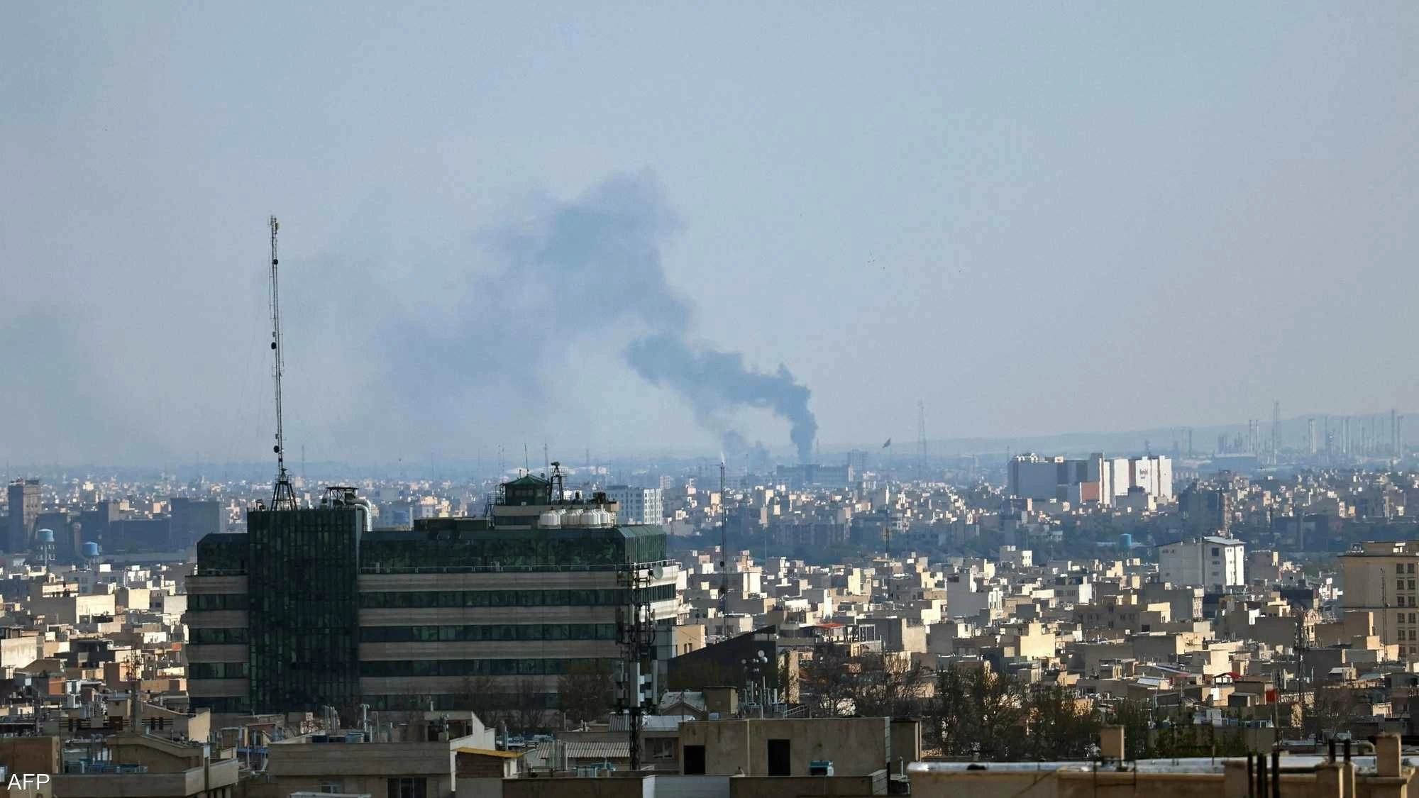 «يديعوت أحرونوت»: إسرائيل تستكمل ضرب أهداف «حيوية» في إيران