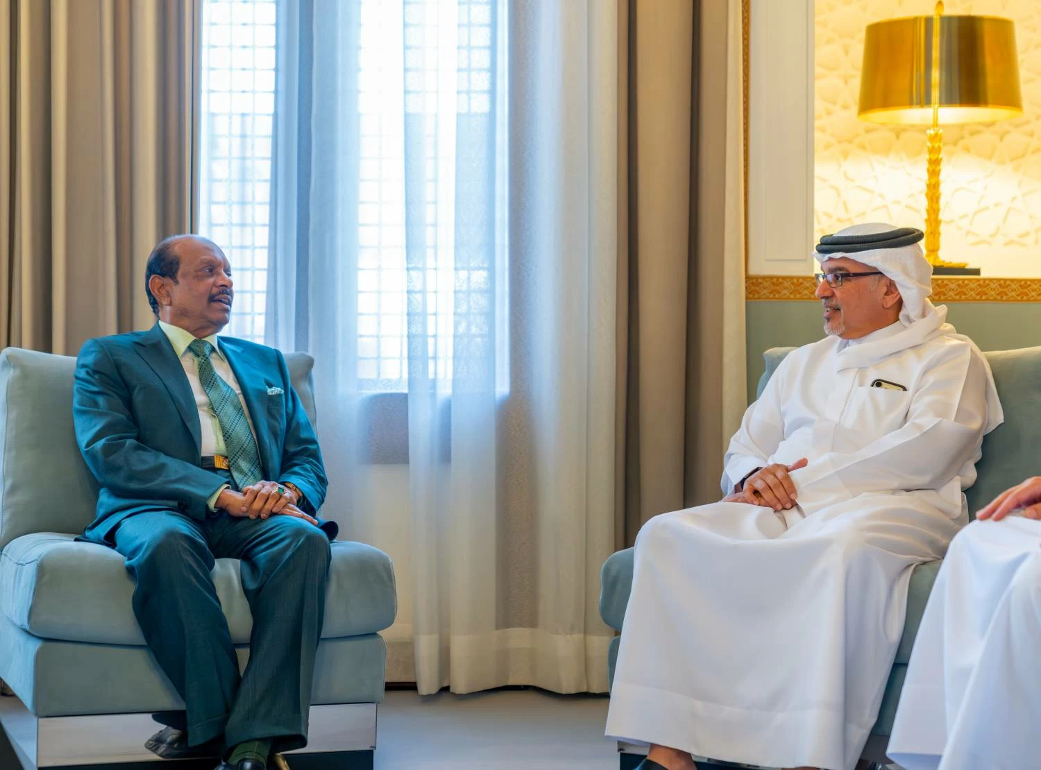 البحرين – ولي العهد ورئيس مجلس الوزراء يلتقيان رئيس مجلس إدارة مجموعة اللولو