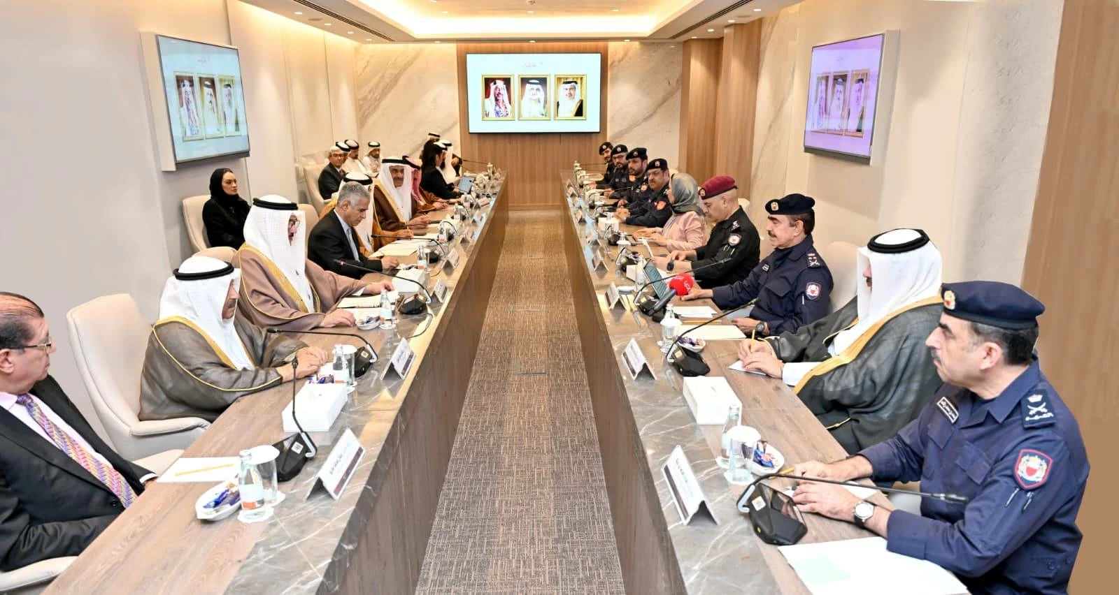 وزير الداخلية: هذا يوم الاصطفاف والتلاحم الوطني ... يوم رد الجميل للوطن وقائد الوطن 