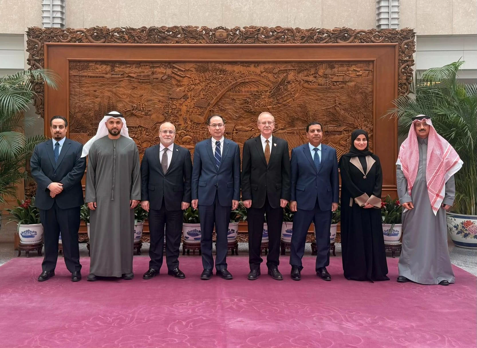 البحرين – سفراء دول مجلس التعاون في بكين يعقدون اجتماعات مع عدد من المسؤولين في الصين