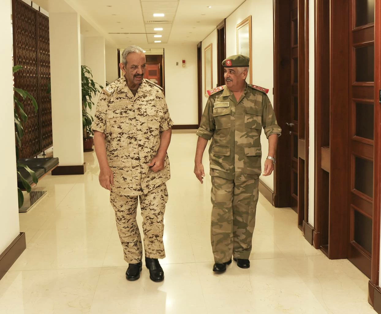 البحرين – القائد العام لقوة دفاع البحرين يستقبل رئيس الحرس الوطني