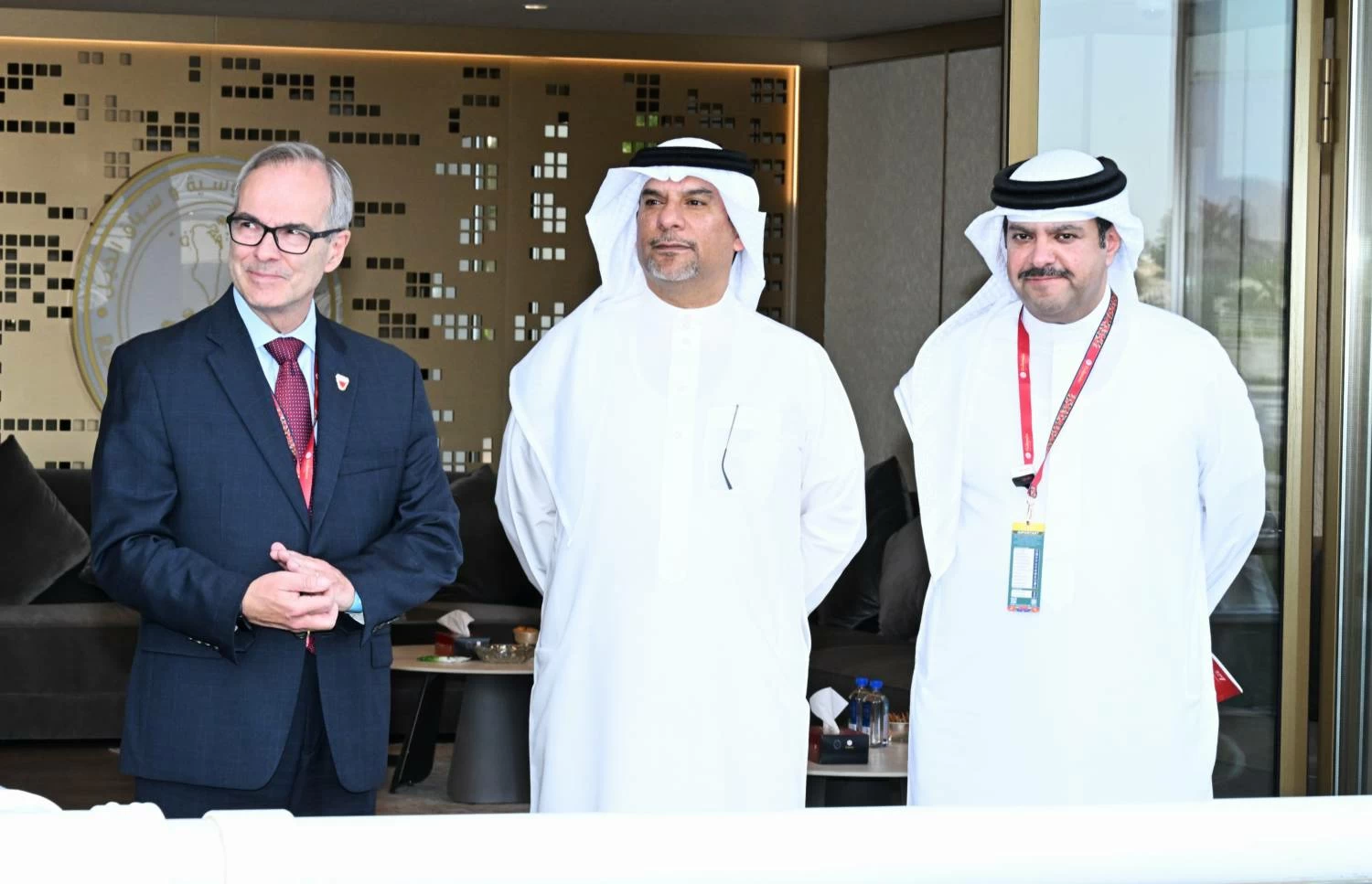 عيسى بن سلمان يحضر ختام مهرجان كأس جلالة الملك المعظّم لسباق الخيل 