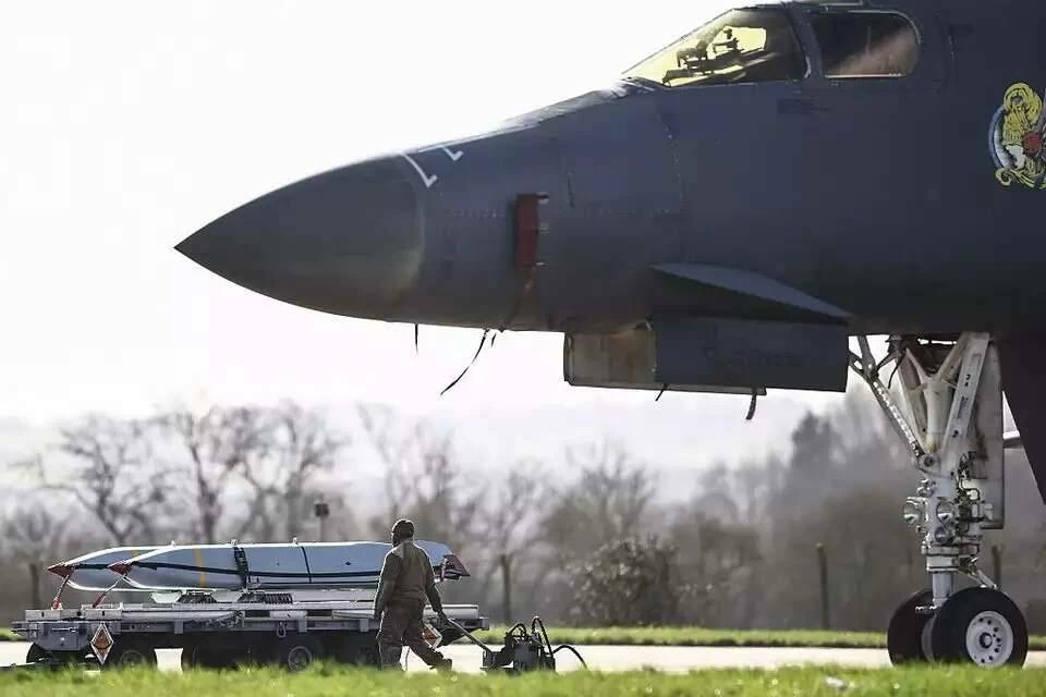 واشنطن تسحب صواريخها الشبحية من المحيط الهادئ وتحشدها للحرب على إيران