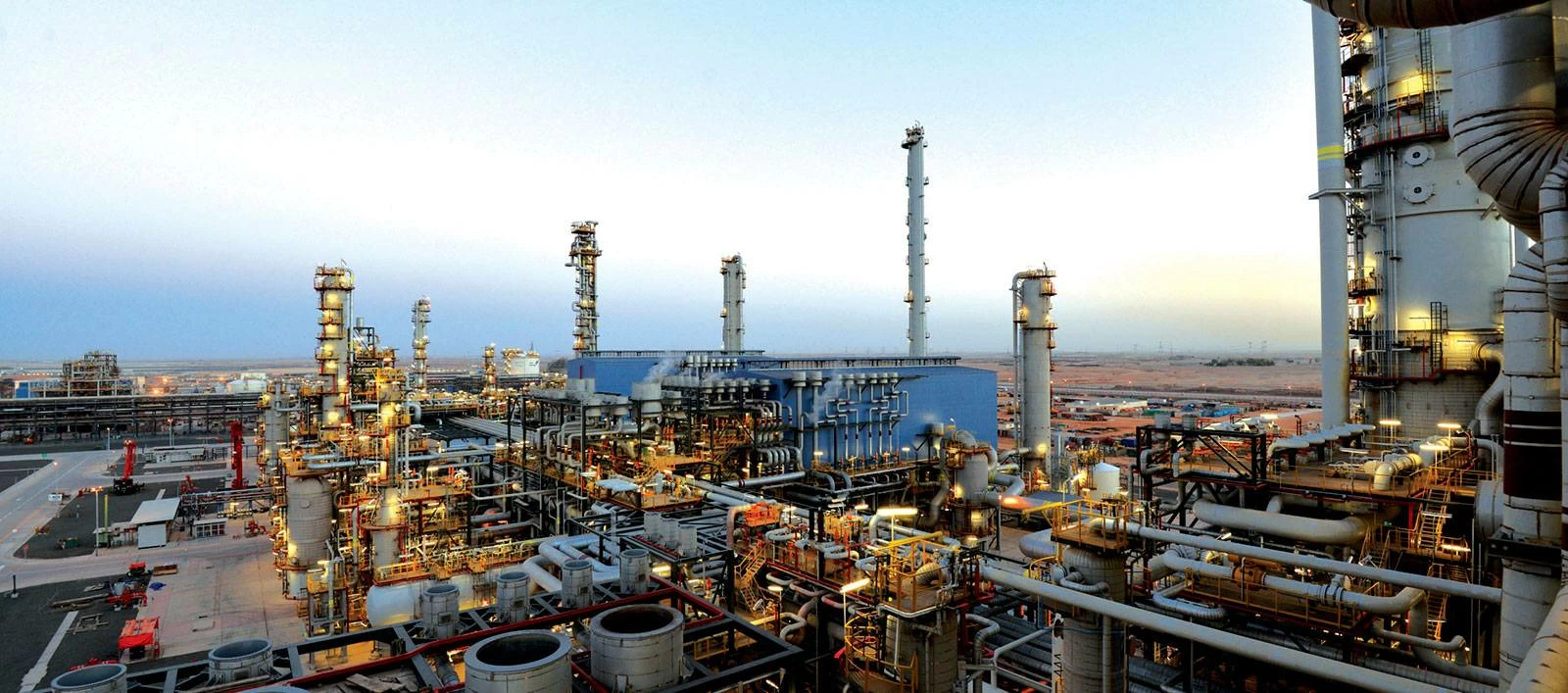 الإمارات تعلن عن اعتراض ناجح أسفر عن سقوط شظايا على quot;بروج للبتروكيماوياتquot; 