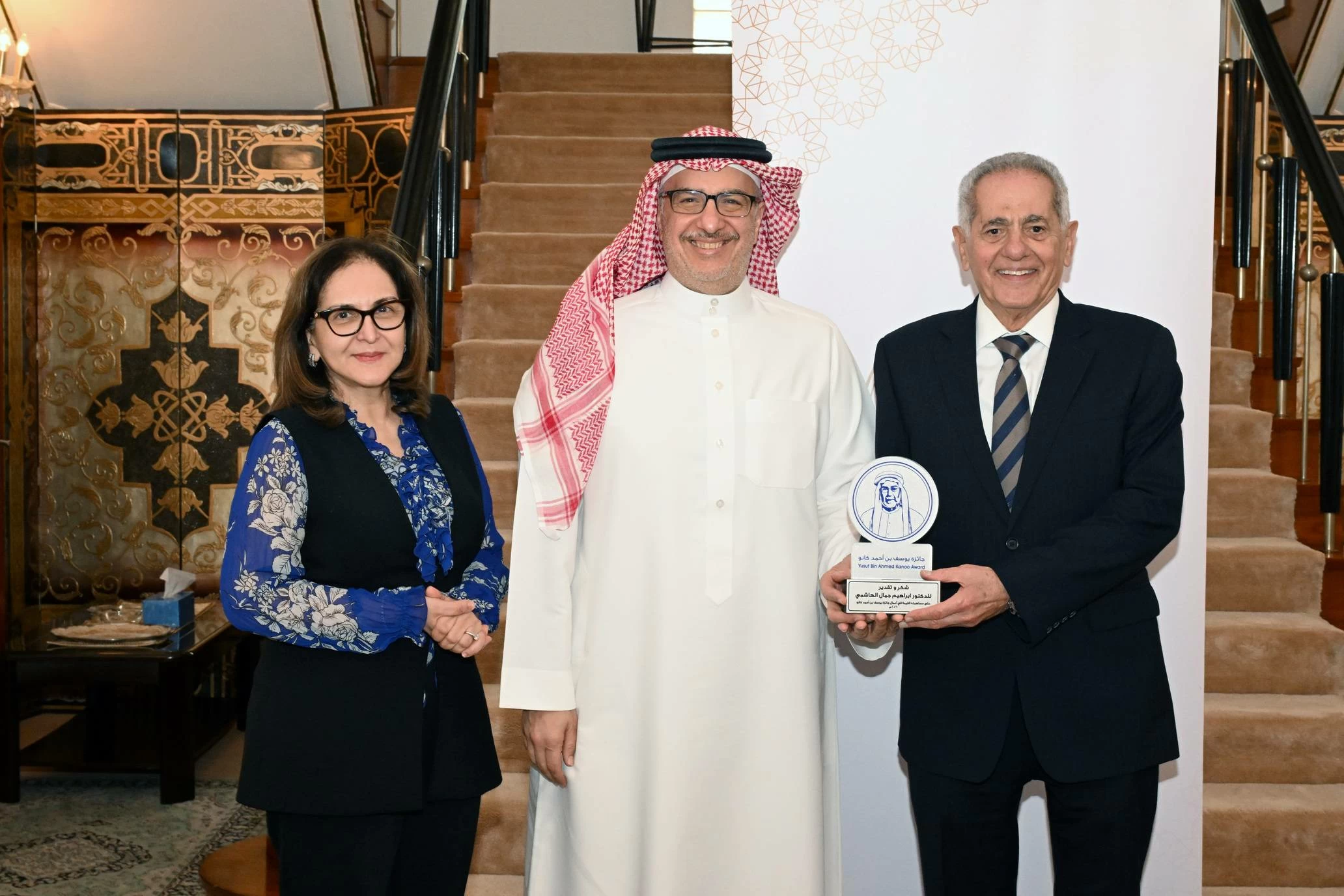 البحرين – تكريم أعضاء مجلس أمناء جائزة يوسف بن أحمد كانو تقديراً لعطائهم