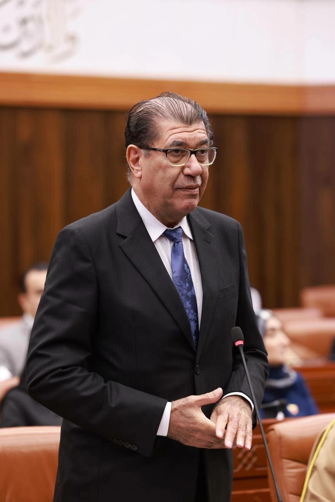 خلاف في الرؤى بين وزير العمل وفخرو حول آلية تدريب الخريجين 