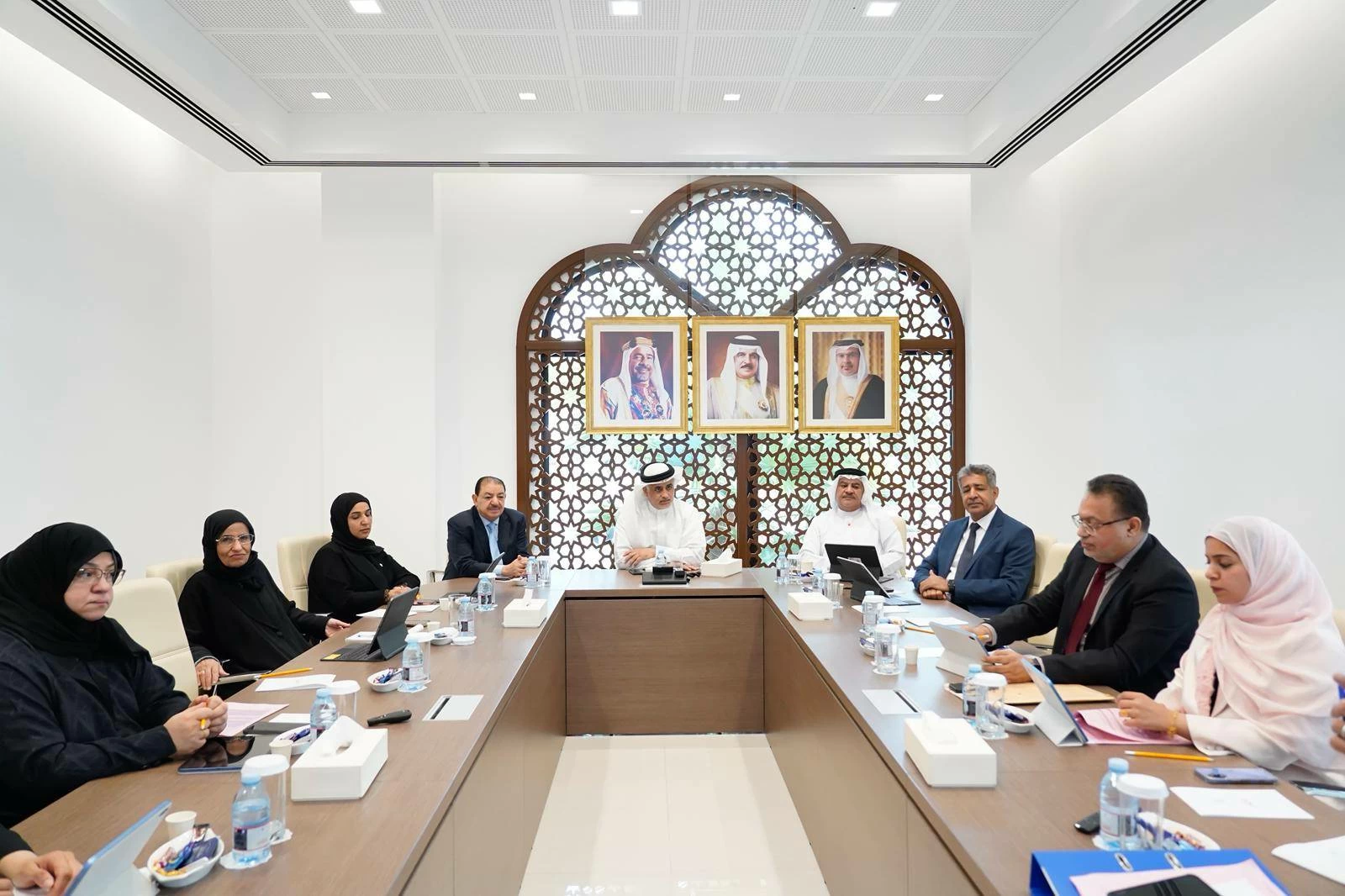 «خدمات النواب» ترفع تقريرًا بشأن تنظيم سوق العمل لمكتب المجلس 