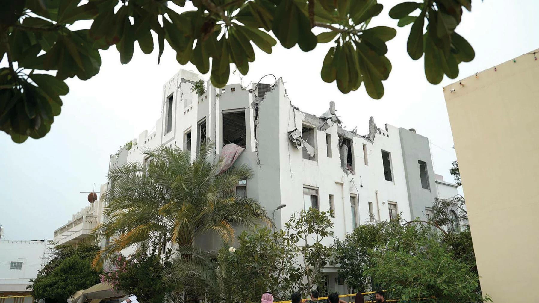 استمرار الهجمات الإيرانية على البحرين رغم الهدنة.. واعتراض وتدمير 12 مسيّرة منذ الفجر 