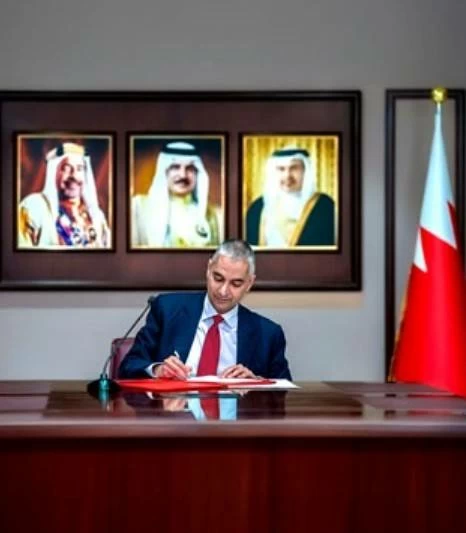 البحرين – البنك المركزي البحريني ونظيره الإماراتي يوقعان اتفاقية مبادلة بين الدينار والدرهم