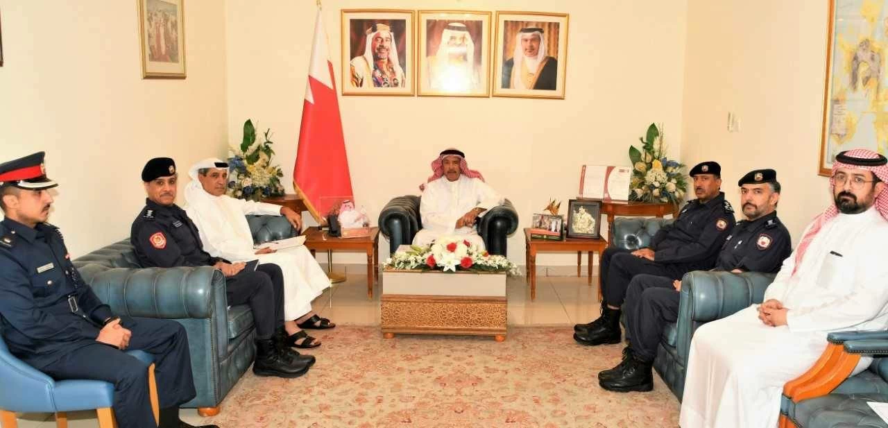 البحرين – محافظ المحرق يترأس اجتماع اللجنة الأمنية لمناقشة خطط الاستعداد والاستجابة