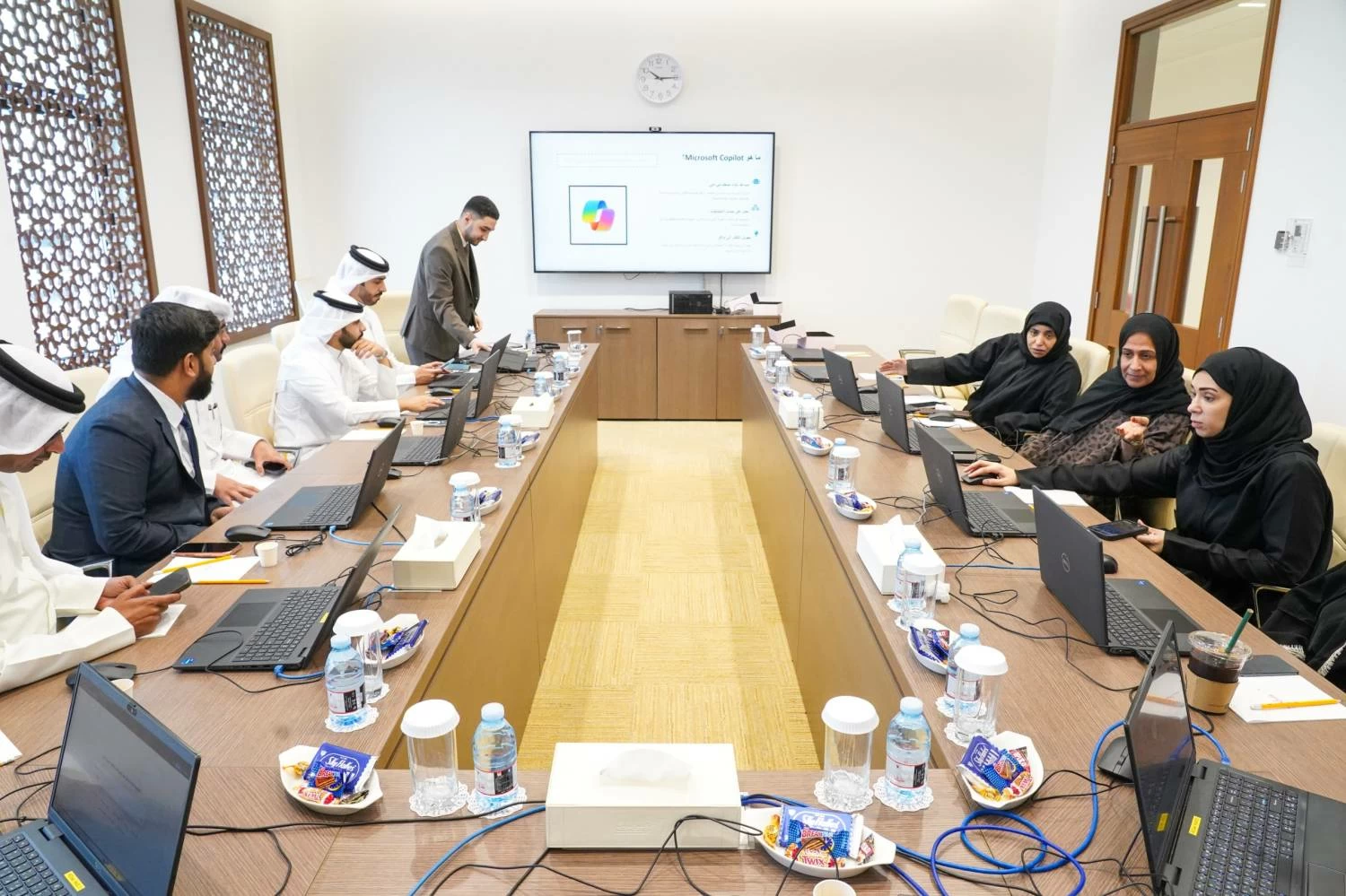 البحرين – أمانة مجلس النواب تنظم دورة لموظفيها حول استخدامات الذكاء الاصطناعي لإنجاز الأعمال المكتبية