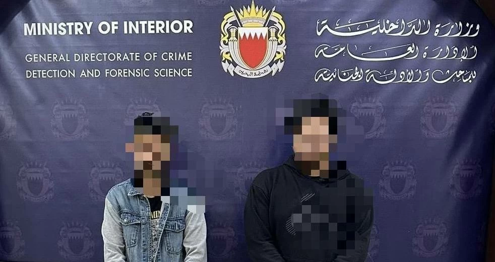 البحرين – «التحقيقات»: القبض على شخصين لقيامهما بسرقة مقتنيات وقطع نادرة من منزل بقيمة 200 ألف دينار.