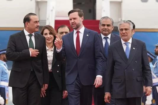 فانس يصل باكستان.. لقاءات منفصلة وتمهيدية مع إيران 