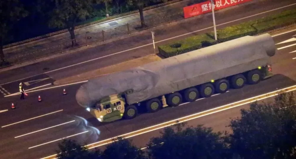 الاستخبارات الأمريكية: الصين تجهز لإرسال أسلحة إلى إيران