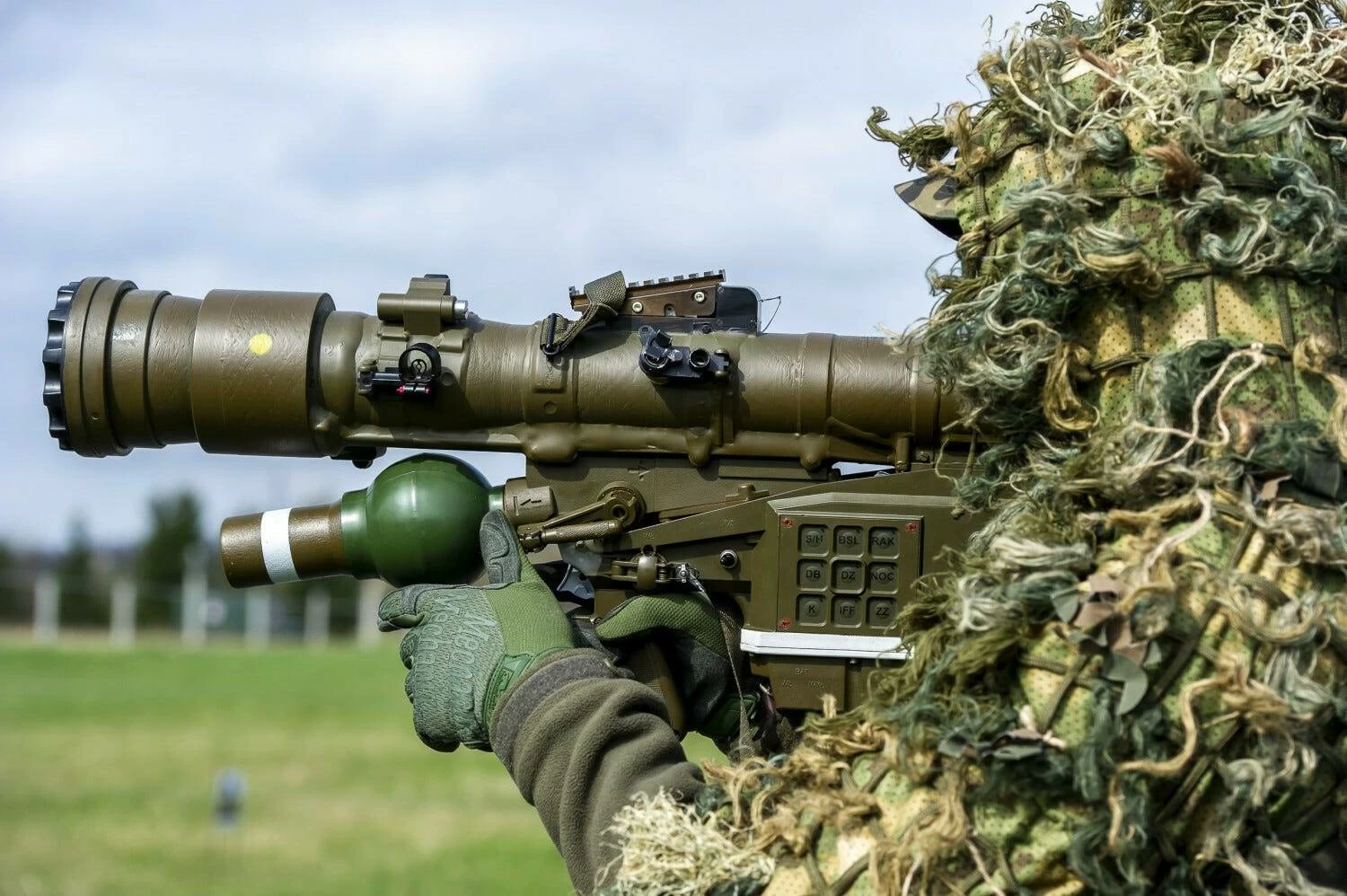 شكوك أمريكية حول إرسال الصين صواريخ محمولة كتفا إلى إيران