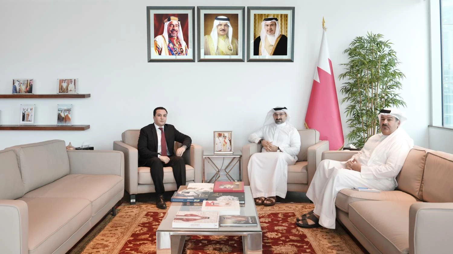 وزير الصناعة يستقبل القائم بأعمال سفارة دولة ليبيا لدى البحرين 