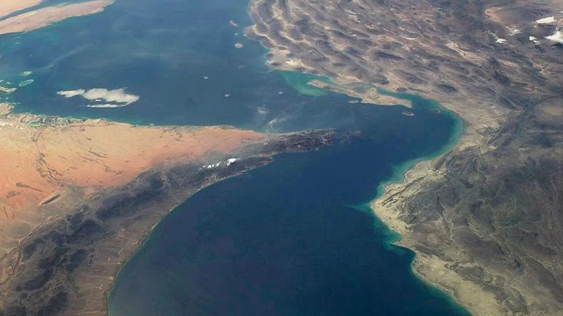 «أكسيوس»: واشنطن ستمنع إيران من استخدام «هرمز» كورقة مساومة 