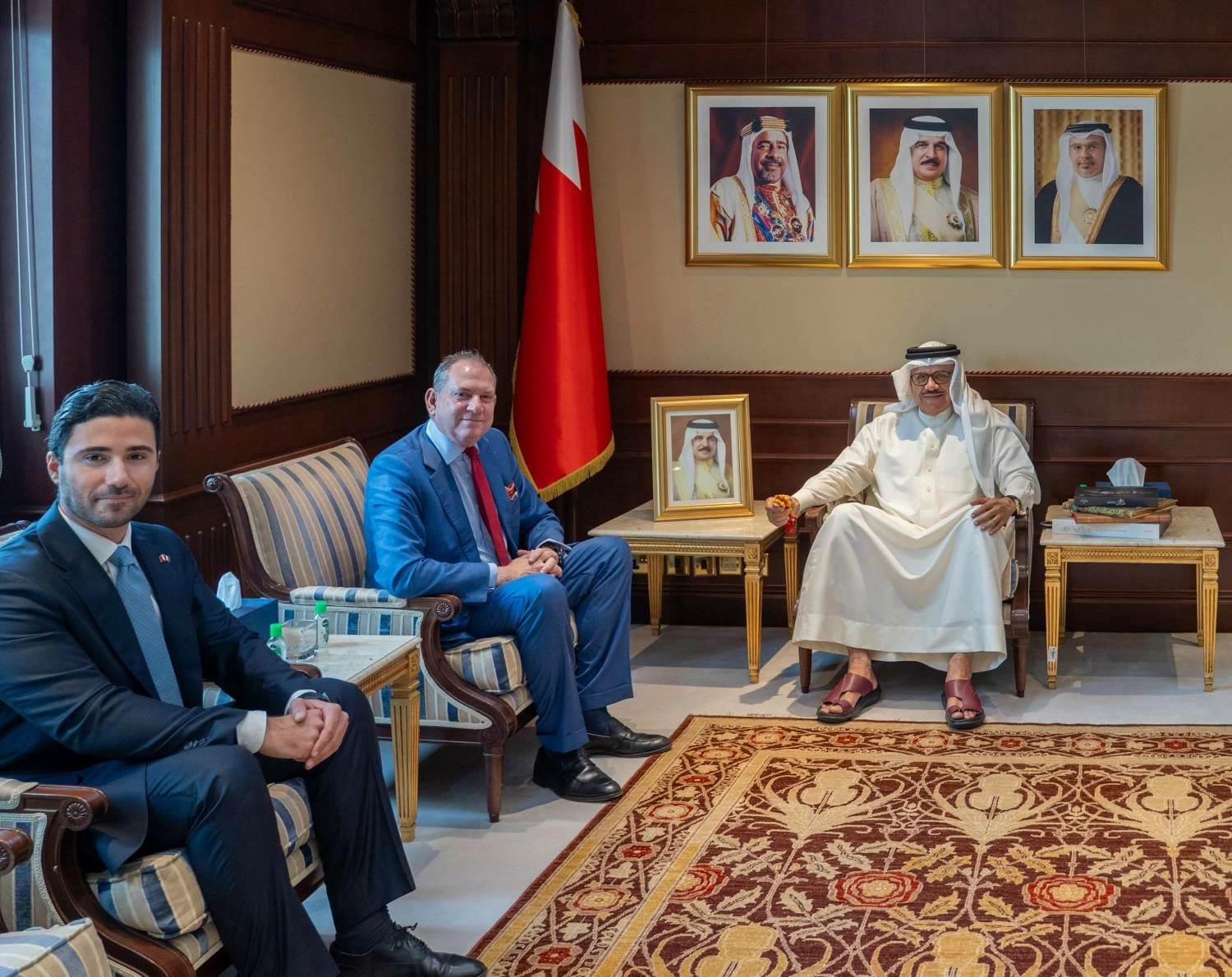 وزير الخارجية يستقبل سفير الجمهورية الإيطالية لدى البحرين 