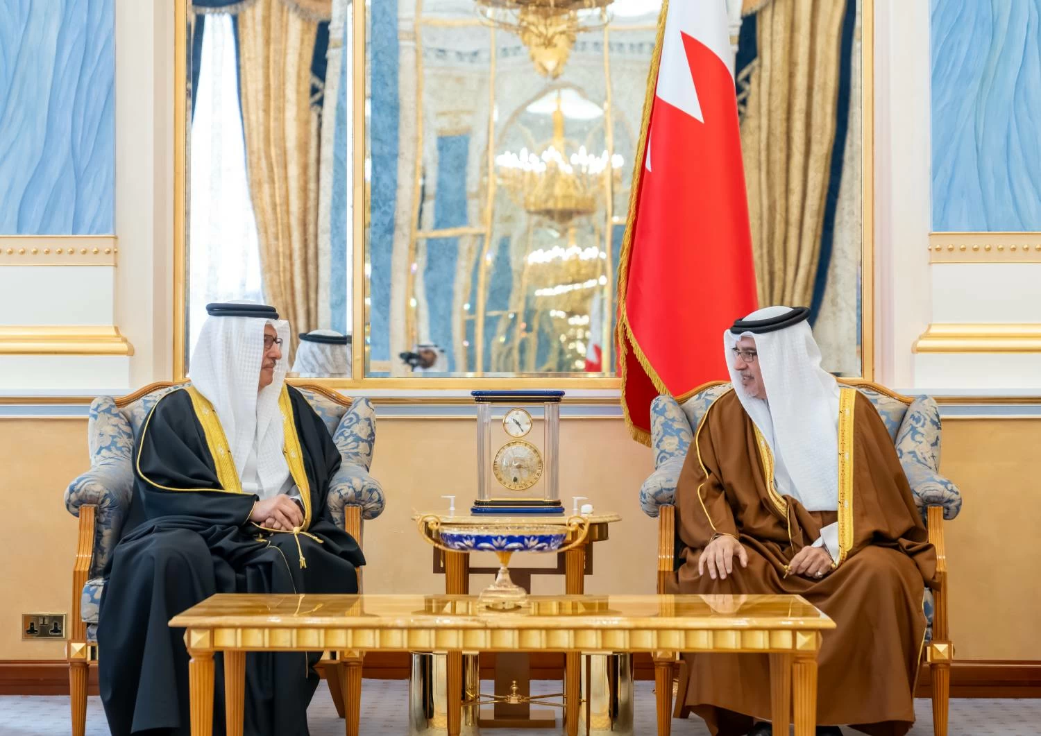 ولي العهد رئيس الوزراء يلتقي رئيس «الغرفة» نبيل كانو وأعضاء مجلس الإدارة 