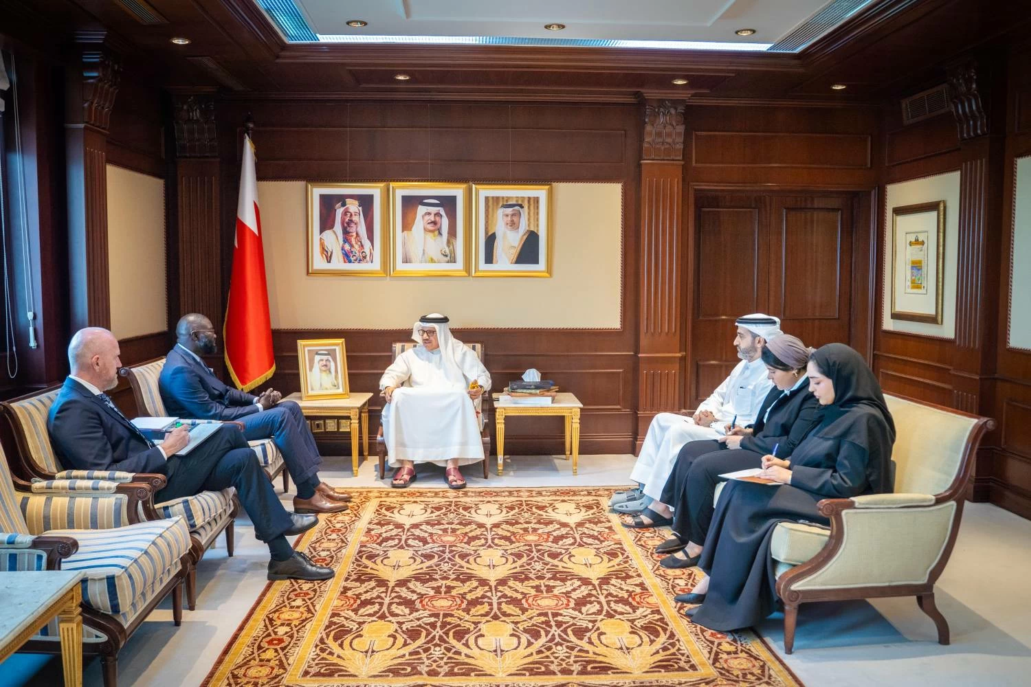 البحرين – وزير الخارجية يستقبل رئيس الوفد الإقليمي للجنة الدولية للصليب الأحمر