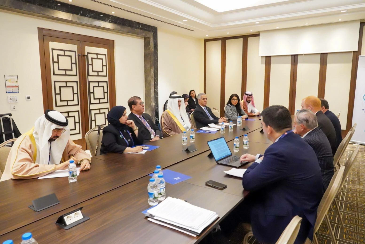 البحرين – رئيس مجلس النواب يجتمع مع رئيس المجموعة البرلمانية لدول أمريكا اللاتينية والكاريبي