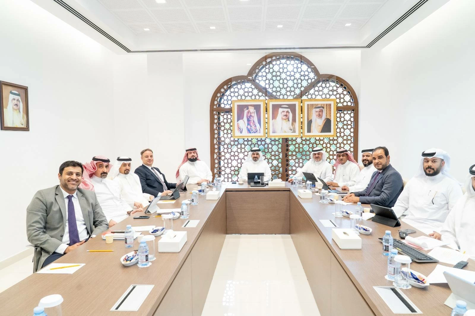 البحرين – مجلس النواب التشريعي برئاسة النائب محمود الفردان يؤكد دستورية صرف أجور البحرينيين من صندوق التأمين ضد التعطل.